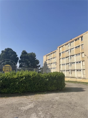 t3 à la location -   84200  CARPENTRAS, surface 70 m2 location t3 - UBI481477991